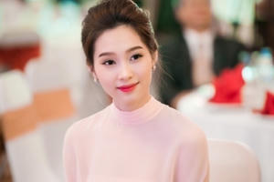 Ngẩn ngơ với vẻ đẹp không tỳ vết của Hoa hậu Thu Thảo Ngẩn ngơ với vẻ đẹp không tỳ vết của Hoa hậu Thu Thảo