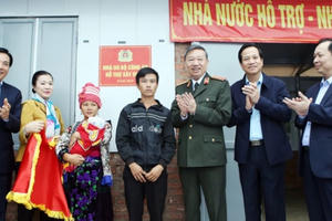 Mái ấm cho đồng bào nghèo nơi phên giậu Tổ quốc