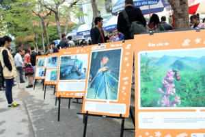 Người Mông đón Tết giữa Thủ đô Người Mông đón Tết giữa Thủ đô