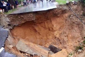 Dự báo thời tiết ngày 15/8: Nguy cơ sạt lở đất ở các vùng núi phía Bắc Dự báo thời tiết ngày 15/8: Nguy cơ sạt lở đất ở các vùng núi phía Bắc