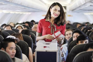 Giá, phí đi máy bay tăng cao từ 1/4