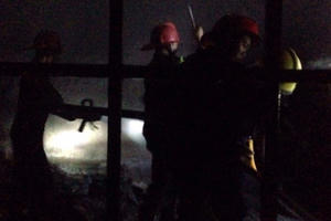 Huế: Lửa bao trùm căn phòng cụ bà rồi phát nổ, người dân hốt hoảng tháo chạy