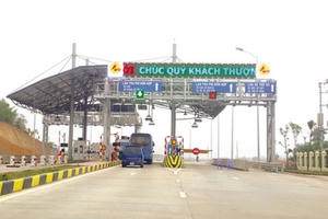 Điểm báo ngày 14/3/2017: "Dân bức xúc vì không đi cao tốc có thể vẫn phải trả phí"