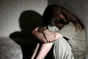 Đắk Nông: Khởi tố thiếu niên hiếp dâm bé gái do nghiện phim đồi truy.