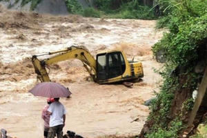 Mưa lớn gây ra lũ cục bộ ở Yên Bái ​