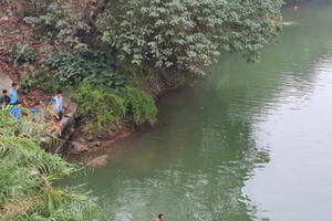 Để lại xe đạp điện trên cầu, nam thanh niên gieo mình tự vẫn