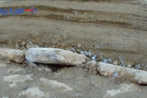 Xe tải hung hãn quần thảo khu du lịch sinh thái Vân Long