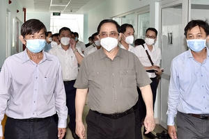 Thủ tướng Chính phủ thăm các đơn vị y tế phục vụ điều trị Covid-19 tại Tây Ninh