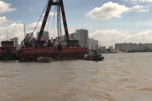 Tìm thấy 2 thi thể nạn nhân trong vụ lật sà lan trên sông Sài Gòn