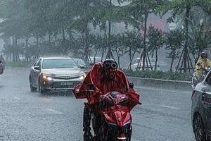 Ảnh hưởng của rãnh áp thấp, mưa to bao trùm Bắc Bộ