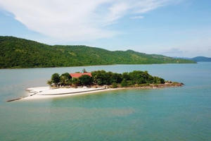 Loạt công trình sai phạm trên vịnh Bái Tử Long, huyện Vân Đồn "nhức đầu" xử lý