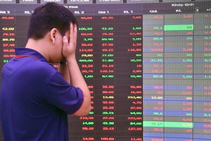 Trong tháng 7, vốn hóa trên sàn HOSE “bốc hơi” hơn 15,6 tỷ USD