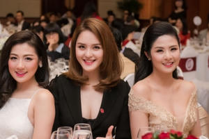 Tú Anh, Huyền My, Hoàng Anh và HH Ngọc Hân lộng lẫy trong dạ tiệc