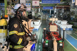 Robot tham gia diễn tập phòng cháy, chữa cháy tại Hà Nội