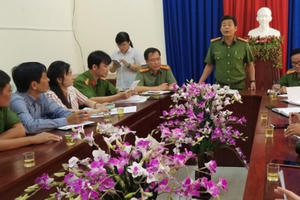 'Bắt 2 cán bộ Cà Mau không liên quan vụ kiện Chủ tịch tỉnh'