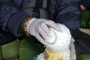 Làng gói bánh chưng lớn nhất Hà Nội tất bật vào vụ Tết