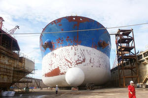 Kinh tế 24h: Nhà máy đóng tàu Dung Quất đứng trước nguy cơ phá sản Kinh tế 24h: Nhà máy đóng tàu Dung Quất đứng trước nguy cơ phá sản