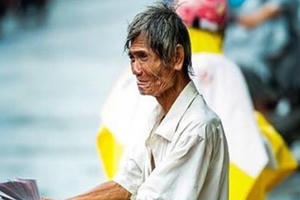 Người bán vé số dạo ở TP.HCM sẽ nhận tiền hỗ trợ trước 10/4 Người bán vé số dạo ở TP.HCM sẽ nhận tiền hỗ trợ trước 10/4