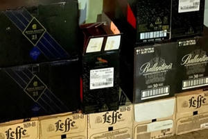 Phát hiện vụ vận chuyển gần 200 chai bia, rượu lậu từ Quảng Trị vào Đà Nẵng