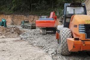 Khẩn trương khắc phục các điểm sạt lở trên các tuyến đèo ở Lâm Đồng
