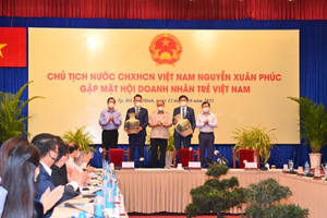 Chủ tịch nước Nguyễn Xuân Phúc gặp gỡ các doanh nhân của Hội doanh nhân trẻ Việt Nam Chủ tịch nước Nguyễn Xuân Phúc gặp gỡ các doanh nhân của Hội doanh nhân trẻ Việt Nam