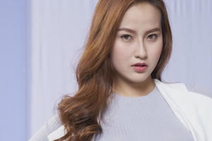 Ngắm tiểu thư Khánh Ngân The Face duyên dáng xuống phố