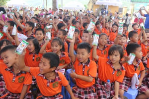 Quỹ sữa vươn cao Việt Nam và Vinamilk đem niềm vui ngày tết trung thu đến cho trẻ em tỉnh Vĩnh Phúc
