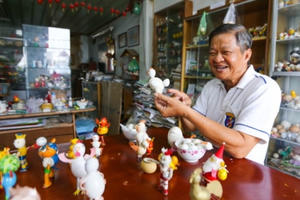 Thầy giáo về hưu ở Sài Gòn cùng với những bộ vỏ trứng được sưu tập
