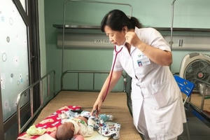 Ngỡ cảm cúm thông thường, bất ngờ hàng loạt trẻ nhập viện thở máy