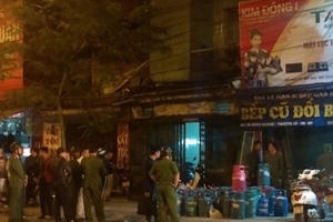 Hải Phòng: Cháy cửa hàng ga, người dân hoảng loạn tháo chạy trong đêm