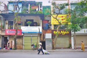 Hà Nội "vắng như Tết" sau lệnh đóng cửa hàng quán để phòng dịch Covid-19