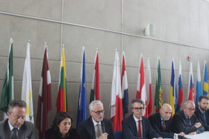 Vắc xin AstraZeneca có nhiều tác dụng phụ: Đại sứ EU khẳng định vẫn an toàn