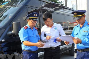 Chặn xe dù, bến cóc: Cuộc cạnh tranh không cân sức