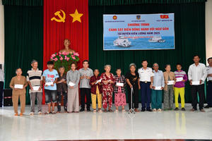 Bộ Tư lệnh Vùng Cảnh sát biển 4 tổ chức chương trình “Cảnh sát biển đồng hành với ngư dân” tại huyện Kiên Lương Bộ Tư lệnh Vùng Cảnh sát biển 4 tổ chức chương trình “Cảnh sát biển đồng hành với ngư dân” tại huyện Kiên Lương