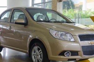 Ô tô giảm giá mạnh, xe rẻ nhất Việt Nam chạm đáy 260 triệu đồng