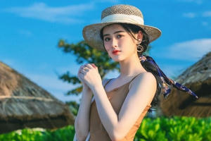 Nữ sinh lớp 12 xứ Nghệ đẹp cuốn hút "ngắm là yêu"