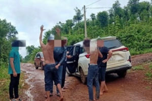 Tạm giữ nhóm người "khống chế" người khác trái pháp luật