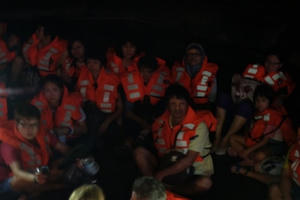 Chìm phà tại Indonesia, 97 người được cứu sống