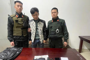 Bắt giữ đối tượng tàng trữ ma túy và vũ khí quân dụng