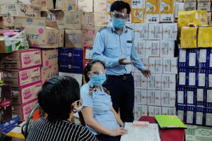 Tạm giữ hơn 43 nghìn sản phẩm bánh, kẹo không có hóa đơn, chứng từ