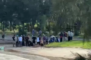 Ba anh em đuối nước ở vùng biển Vũng Chùa, may mắn được cứu kịp thời