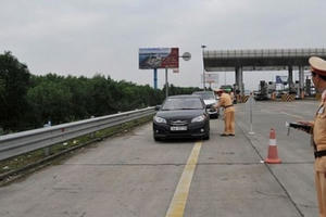 Tổng kiểm tra nồng độ cồn, tốc độ trên cao tốc Đà Nẵng – Quảng Ngãi Tổng kiểm tra nồng độ cồn, tốc độ trên cao tốc Đà Nẵng – Quảng Ngãi
