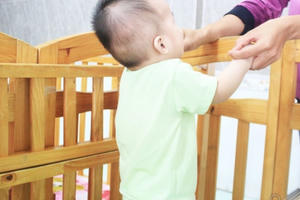 Cuộc điện thoại thay đổi số phận đứa trẻ sinh ra từ người mẹ tự tử