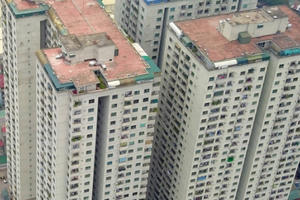 Gần 200 hộ dân ở chung cư của "đại gia điếu cày" Lê Thanh Thản làm đơn kiện Sở TN-MT Hà Nội ra toà