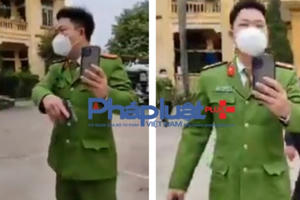 Công an cầm vật giống súng “giao tiếp” với người dân?