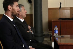 Messi lĩnh án 21 tháng tù vì trốn thuế