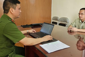 Khởi tố 2 đối tượng phát tán số lượng lớn tin nhắn đánh bạc, mại dâm qua mạng