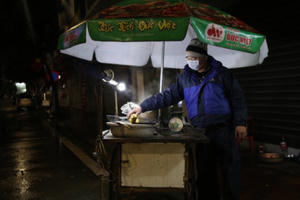 Chùm ảnh: Người lao động Hạ Long mưu sinh trong cái rét 8 độ C