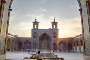 Những linh địa nên đến trong đời: Thánh đường Nasir ol Molk