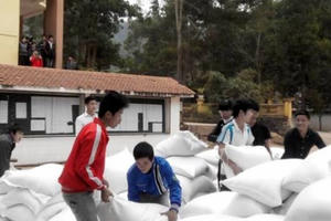 Sau khai giảng, mỗi học sinh phổ thông ở Điện Biên được nhận 75kg gạo Sau khai giảng, mỗi học sinh phổ thông ở Điện Biên được nhận 75kg gạo